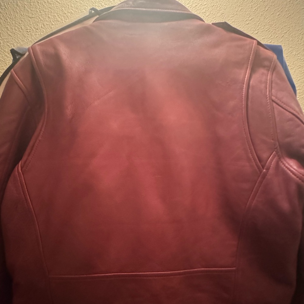 Cropped leather jacket